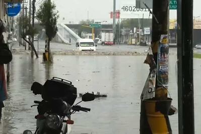 Captan en video inundaciones en vía López Portillo en Tultitlán