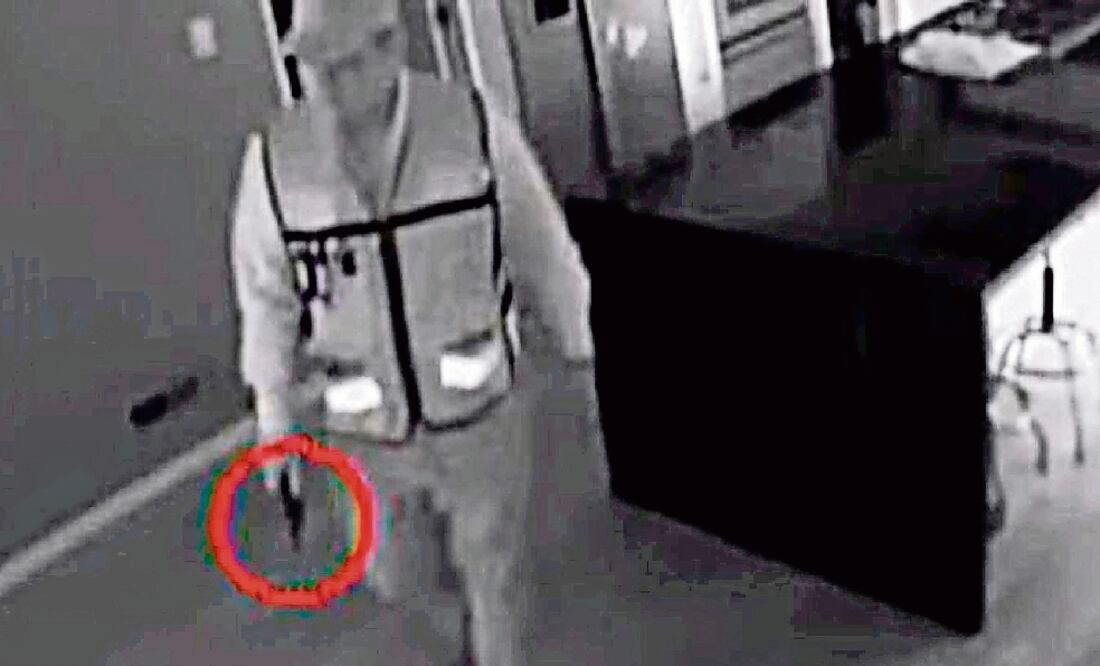 Cámaras de vigilancia grabaron el robo a una casa en Lomas de Chapultepec en donde los delincuentes se hicieron pasar por trabajadores del Sistema de Aguas de la CDMX en 2015. (ARCHIVO EL UNIVERSAL)