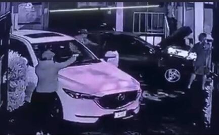 Mujer evita que ladrones se lleven a niña que estaba sentada dentro de la camioneta que robaban en Naucalpan