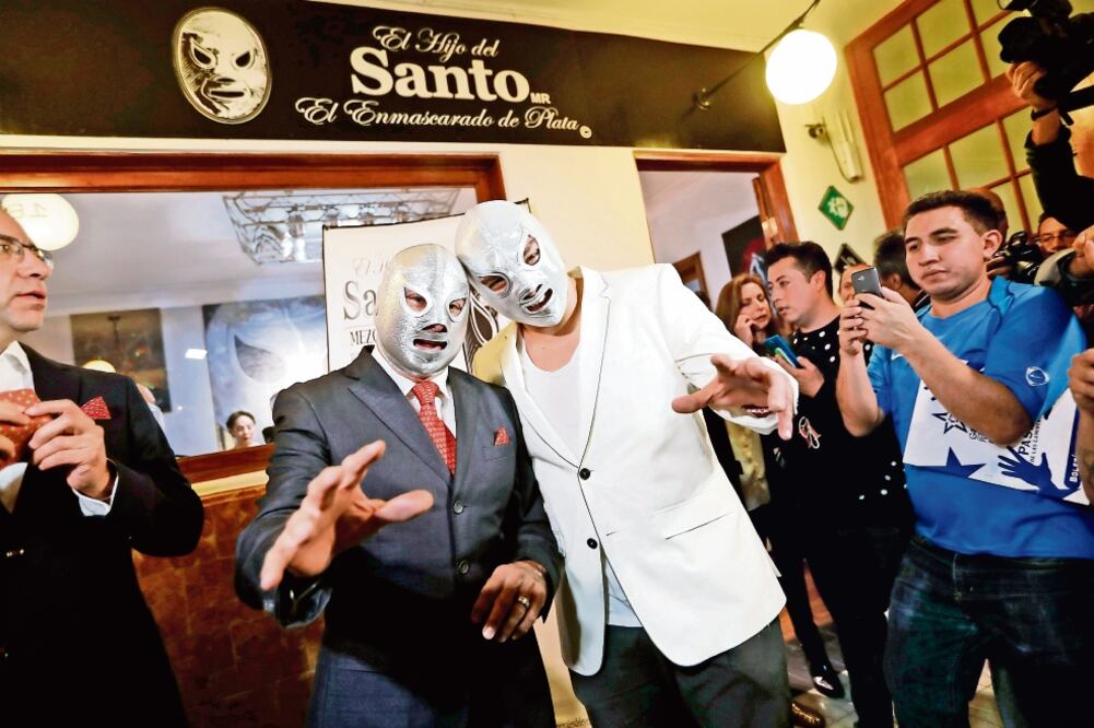 El luchador busca además proyectar a su hijo (LUIS CORTÉS. EL UNIVERSAL)