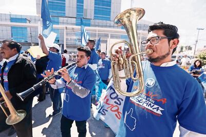 Crónica. Batucada azul da bienvenida a Josefina