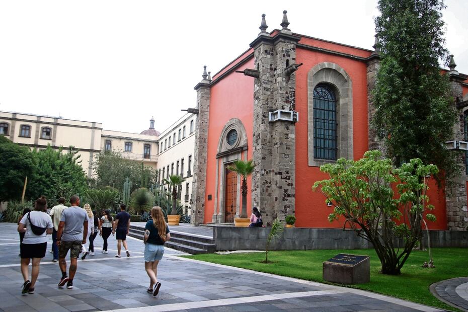La fundición de la Casa de la Moneda se ve sólo por fuera. Foto: Carlos Mejía / EL UNIVERSAL
