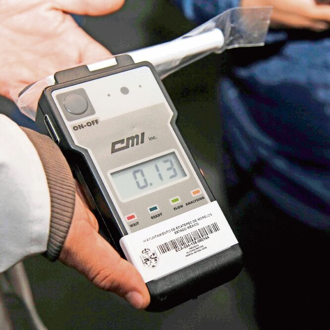 Penalidad. La infracción por conducir con aliento alcohólico es de entre 12 y 36 horas de prisión. ESPECIAL