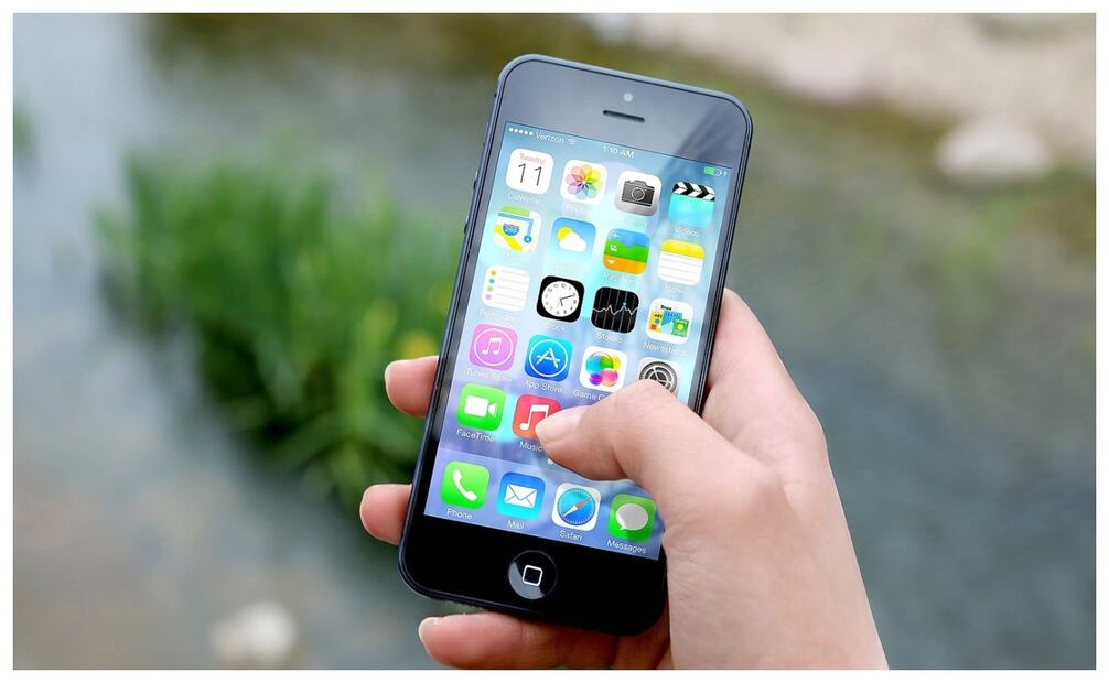 Conoce qué apps no debes tener instaladas en tu celular, ya que podrían dañarlo. Imagen: Pixabay.