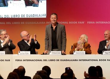Emmanuel Carrère, premio FIL, se solidariza con periodistas mexicanos