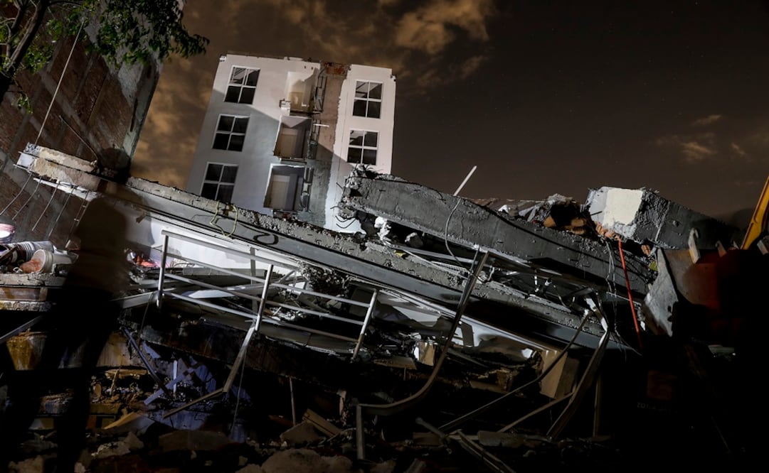 Edificio colapsado en calle Bretaña. (Foto: Cristopher Rogel Blanquet/El Universal)