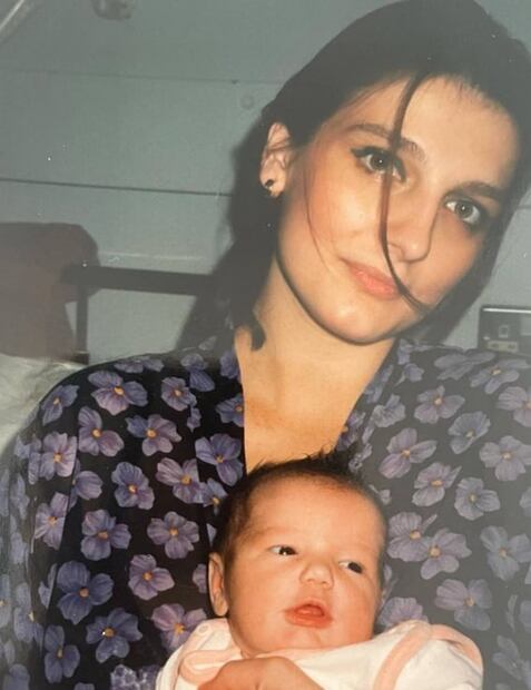 Dua Lipa presumió a su espectacular madre en Instagram y ya sabemos de dónde heredó la belleza