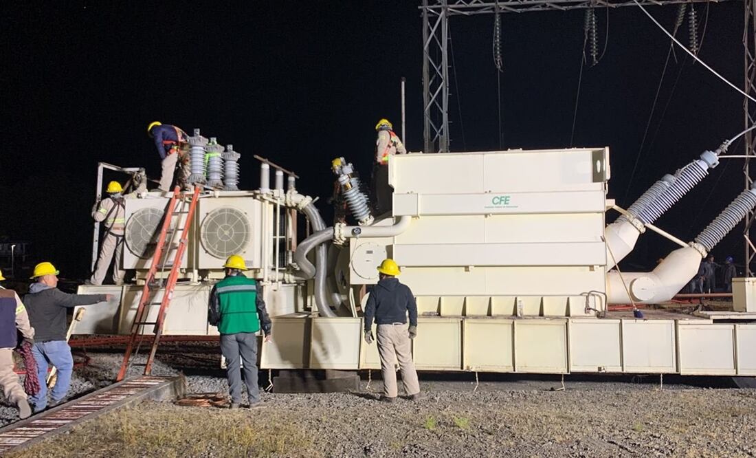 CFE participó 96 horas continuas en el Cutzamala. Foto: Tomada del Twitter de @Claudiashein