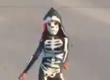 Triple A busca a niño vestido de 'La Parka'