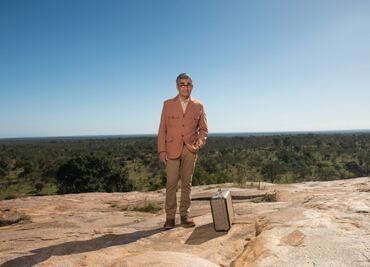 Eugene Levy descubre los secretos del Día de Muertos en Oaxaca en nueva temporada de “De (mal) viaje” de Apple TV