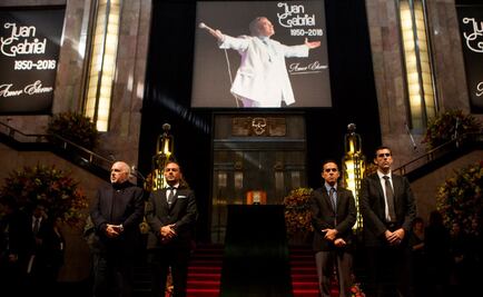 Despiden 7 mil a Juan Gabriel en Bellas Artes