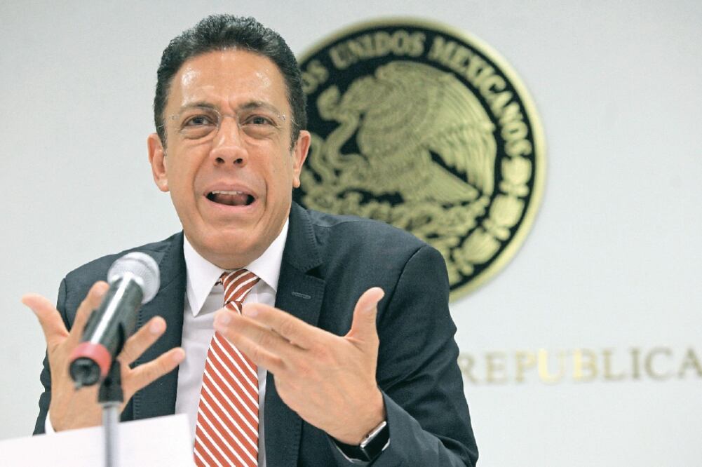 Omar Fayad dijo que con su iniciativa busca proteger a los usuarios de internet de ciberdelitos (LUCÍA GODÍNEZ. EL UNIVERSAL)