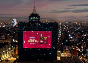 Modelo Noche Especial convierte a WTC en central de camiones