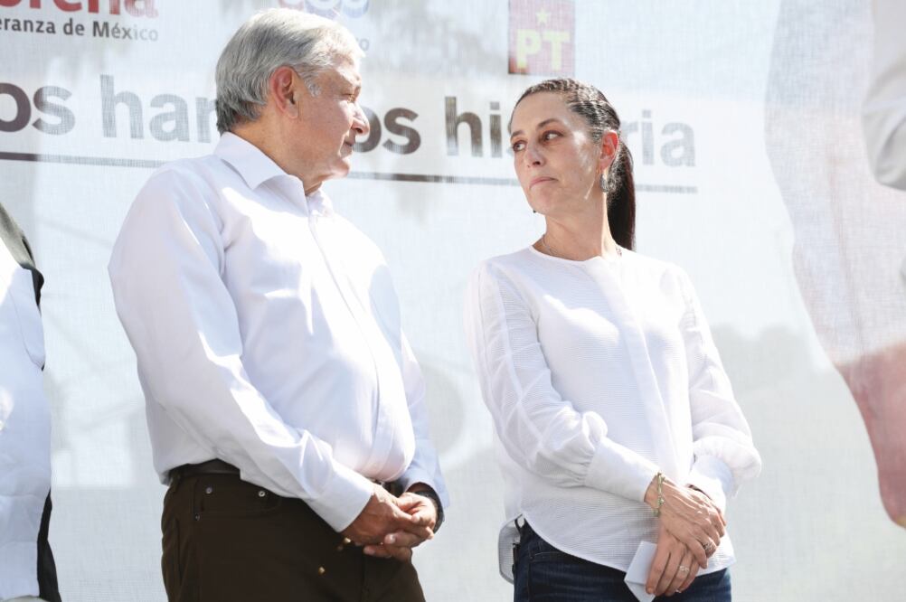 Se le cuela a AMLO invitado incómodo