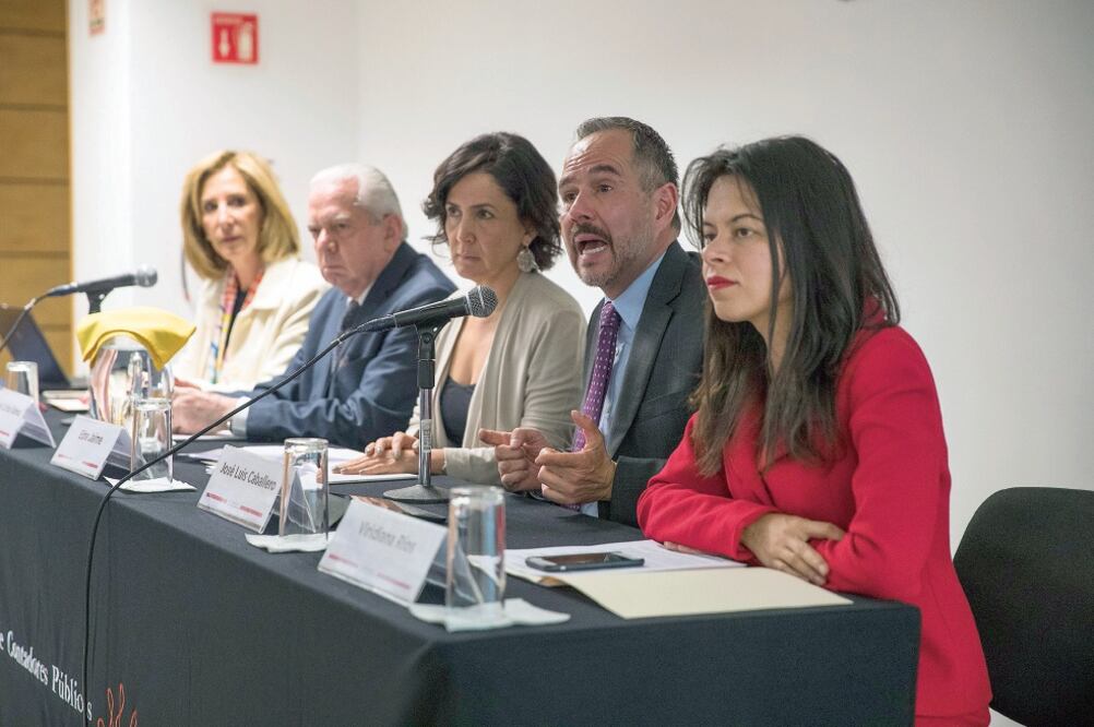 La Comisión de Selección del Comité de Participación Ciudadana del Sistema Nacional Anticorrupción, ayer en el Colegio de Contadores Públicos. (CRISTOPHER ROGEL BLANQUET/EL UNIVERSAL)