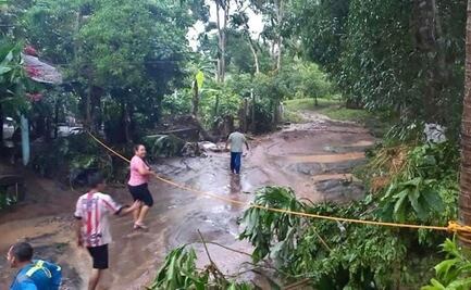 Lluvias dejan ríos desbordados y daños en viviendas y tramos carreteros en Chiapas