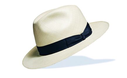 Luce galán con el sombrero de jipijapa