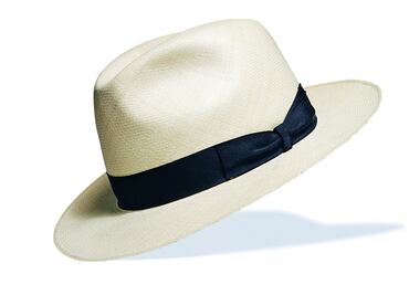 Luce galán con el sombrero de jipijapa