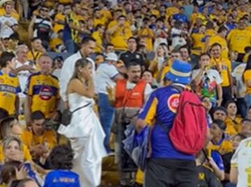 VIDEO: ¡El verdadero amor! Pareja recién casada asiste al Volcán a ver la final Tigres - Chivas