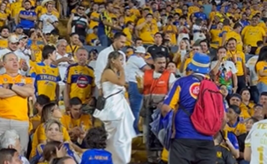 Una pareja recién casada en el Estadio Universitario / Foto: Especiales
