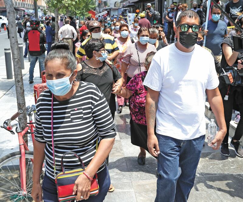 Familiares de los mineros muertos en Pasta de Conchos. Foto: BERENICE FREGOSO. EL UNIVERSAL