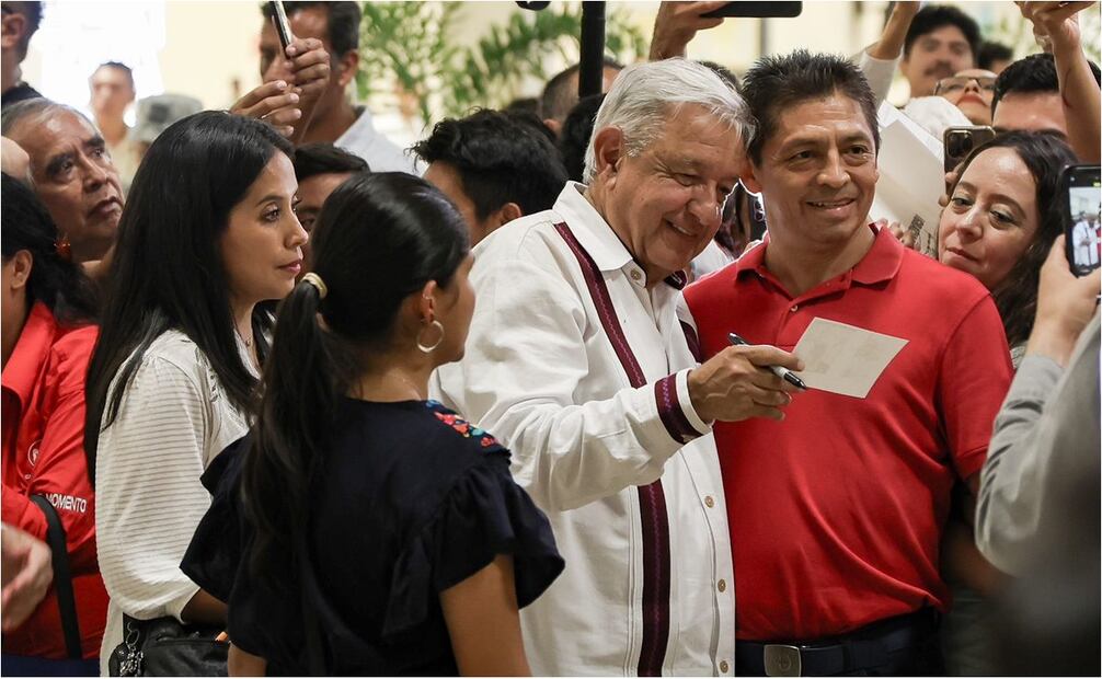 AMLO se despide de gobernadores; aconseja mantener amor al pueblo y caminar junto a Claudia Sheinbaum. Foto: Hugo Salvador/EL UNIVERSAL