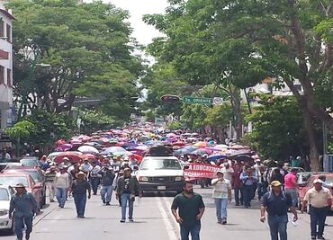 Sección 7 del SNTE marcha en Chiapas contra reforma educativa