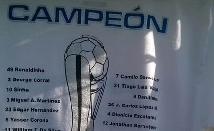 La playera conmemorativa de los Gallos "campeón"