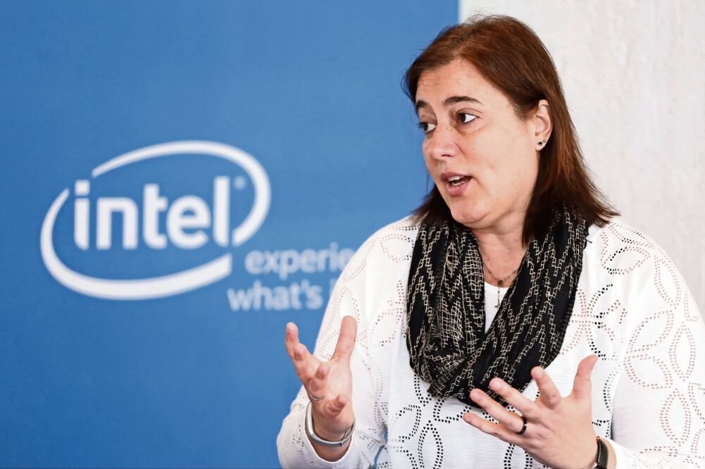 María Gabriela Gallardo, directora de Intel México, dijo que seguirán con las computadoras, pero se enfocarán en data center, cloud e Internet de las Cosas (BERENICE FREGOSO. EL UNIVERSAL)