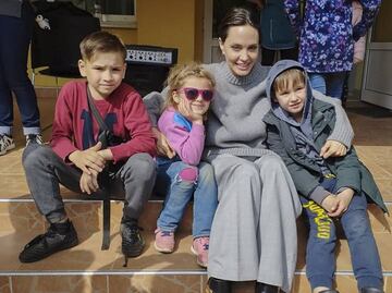En plena guerra, Angelina Jolie llega a Leópolis para ayudar a los ucranianos