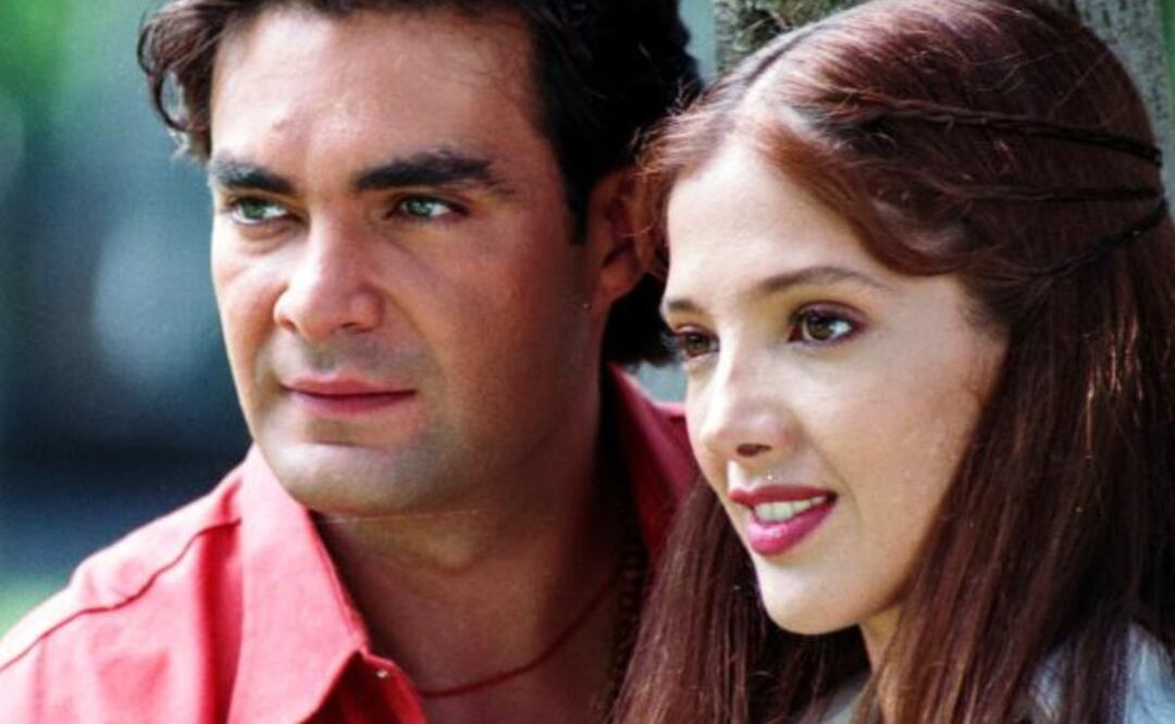 Adela Noriega y Mauricio Islas en "El manantial". Foto: Twitter @Los8015