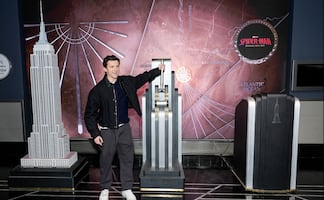 Tom Holland enciende el Empire State con colores de Spider-Man para presentar nueva película 