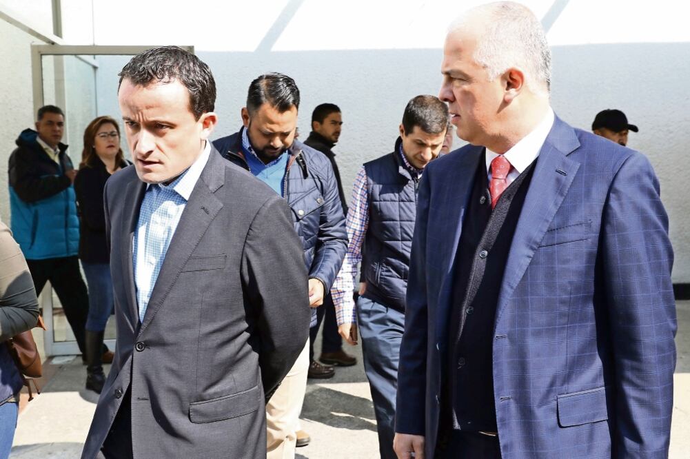 El precandidato del PRI a la Ciudad de México, Mikel Arriola, sostuvo un encuentro con integrantes del Colegio de Ingenieros Civiles, a quienes les expuso su proyecto de transformación para la capital (JUAN CARLOS REYES. EL UNIVERSAL)