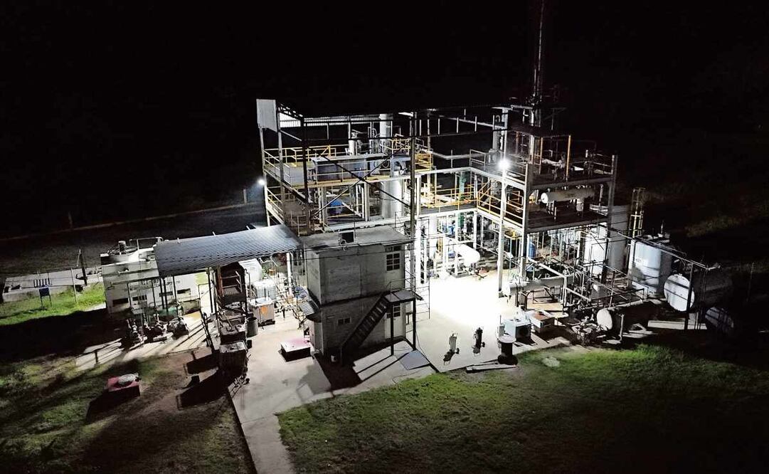 Mini refinería clandestina hallada en Coatzacoalcos, Veracruz. Foto: Diego Prado / EL UNIVERSAL.