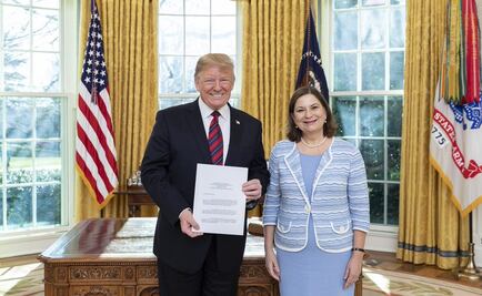 Martha Bárcena comparte foto con el presidente Donald Trump