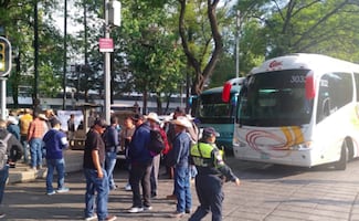 Policía de la CDMX cierra el paso a transportistas y agricultores en Reforma; generan afectaciones viales