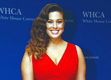 Ashley Graham muestra con orgullo sus estrías en Instagram