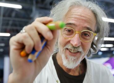 Todavía tenemos una mirada muy amañada hacia la discapacidad: Gusti, ilustrador