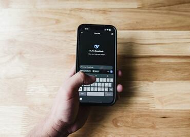 Legisladores de EU buscan prohibir DeepSeek en dispositivos del gobierno; argumentan “riesgo de seguridad nacional”