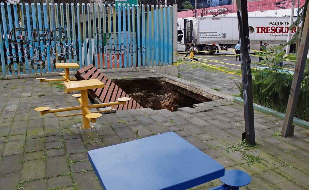 La oquedad se ubica a un lado del Pozo de Captación Moyobamba, en el parque de la colonia Nueva Industrial Vallejo. 
Foto: Fernanda Zamora/ EL UNIVERSAL