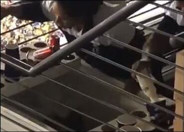 Rebajan cerveza en el Azteca; retiran a los responsables