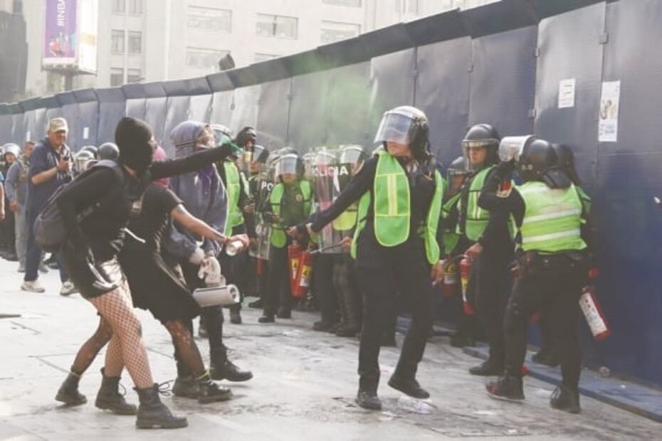Miles de mujeres protestan en marcha sin precedentes