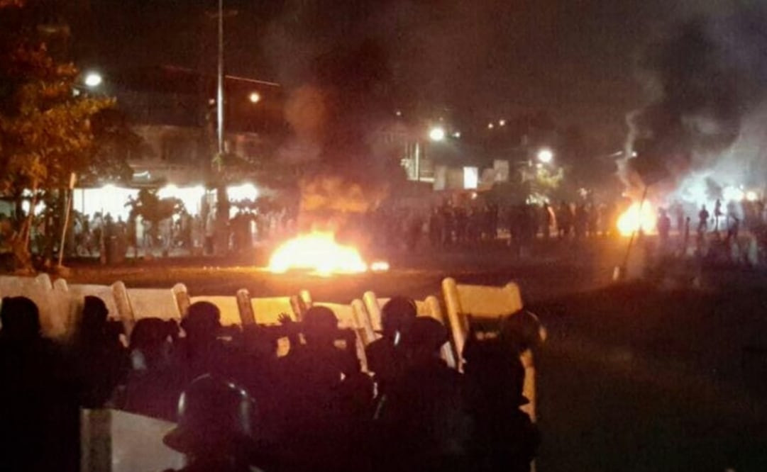 CNTE y Policía chocan en Michoacán; hay varios heridos y 6 detenidos