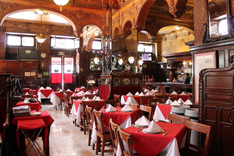 En la cantina La Ópera hay un agujero que quedó como resultado de un balazo que lanzó Pancho Villa/ Foto: Archivo El Universal