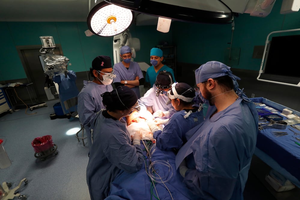 Una negligencia médica provocó que Rosa Palomino perdiera una mama; ahora tiene 52 años y gracias a una campaña médica le fue reconstruida (LUIS CORTÉS. EL UNIVERSAL)