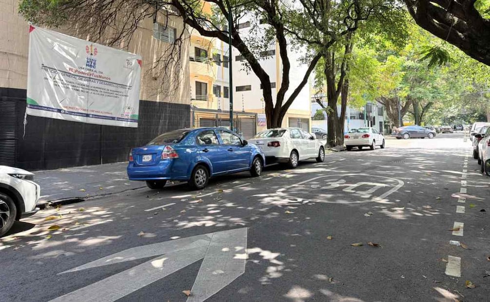 Cuauhtémoc entrega reencarpetado de calle Tehuantepec en Roma Sur; renuevan más de 12 mil metros cuadrados.
Foto: Especial.