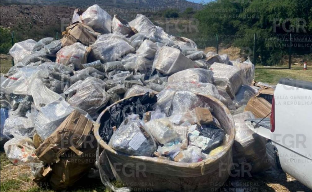 Destruye FGR más de tres toneladas de narcóticos y dos mil litros de metanfetamina en Michoacán (19/04/2026). Foto: Especial