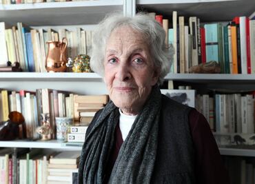 La poesía no debe ser especializada o recóndita: Ida Vitale