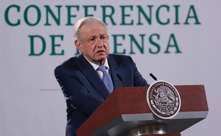 AMLO pide a trabajadores del INE que aporten de su sueldo para la revocación de mandato
