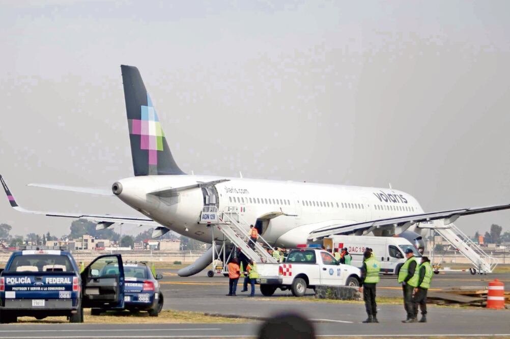 Evacúan avión en AICM por amenaza de bomba